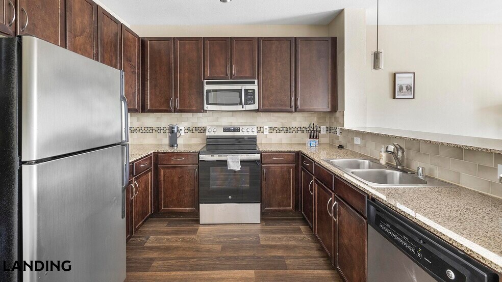 Building Photo - 7373 Valley View Ln