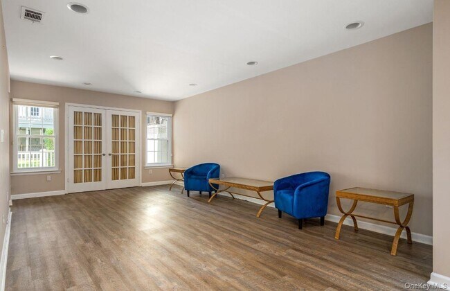 Building Photo - 138 The Knoll