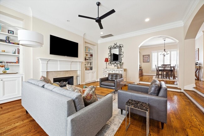 Building Photo - 190 Oak Pl