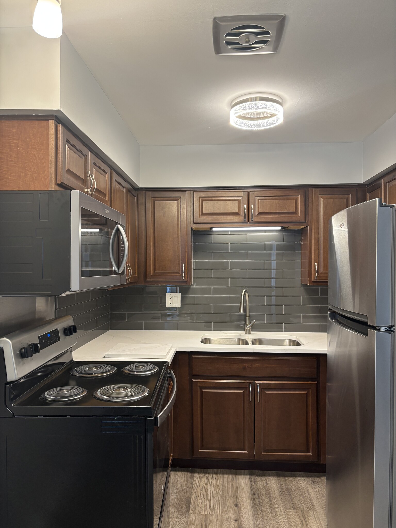 Building Photo - 7232 Randolph St