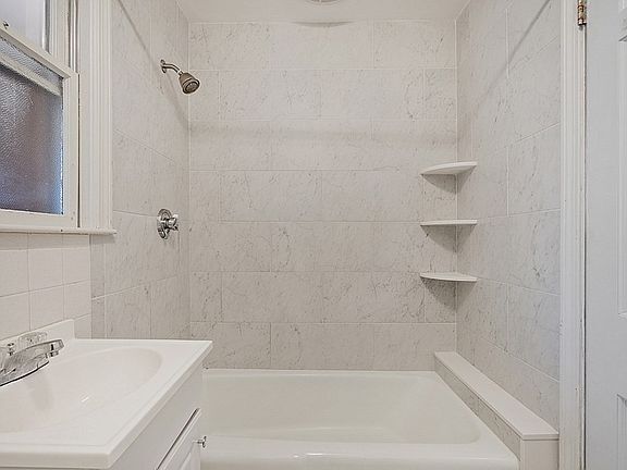 2nd Floor Bathroom - 32 Park Ave