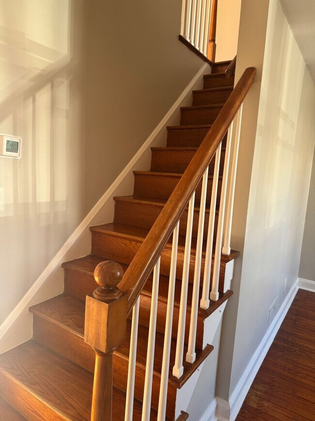 Building Photo - 2 Bedroom  Townhome in Belair-Edison!