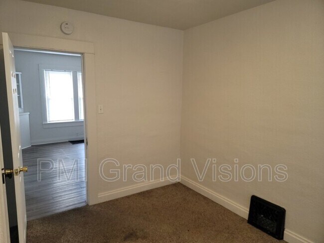 Building Photo - 1060 2nd St