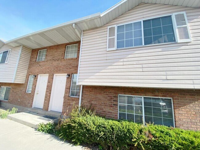 Building Photo - 707 600 W
