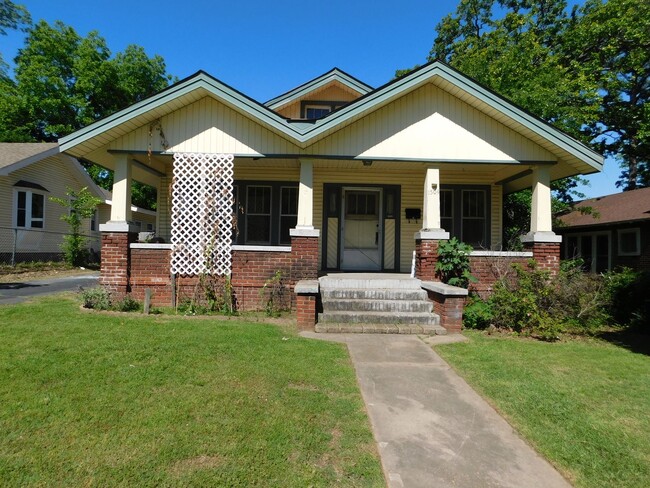 Primary Photo - Cute 3 Bedroom 2 Bath House