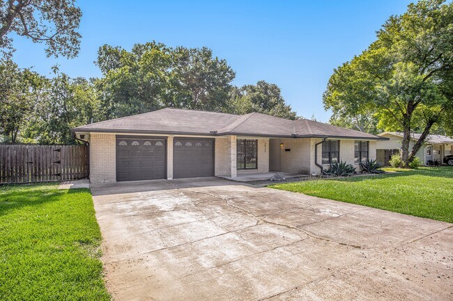 Building Photo - 2902 Helberg Rd