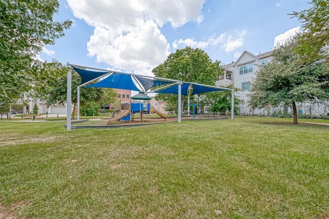 Building Photo - 5315 Lillian St