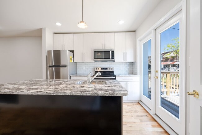 Building Photo - ???Completely Renovated 3 Bedroom 1.5 Bath...