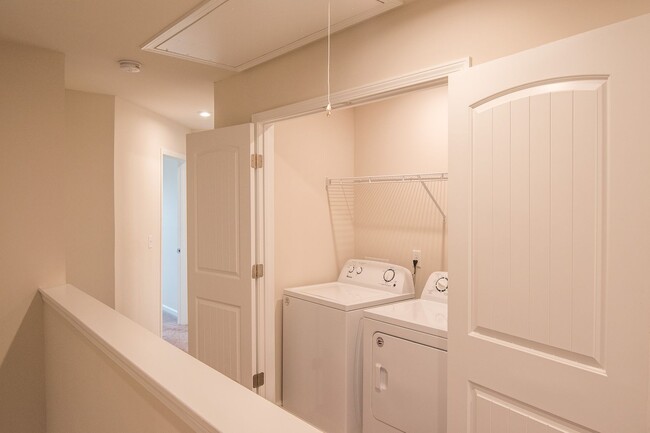 Building Photo - Beautiful Gallatin Townhome w/ Appliances!