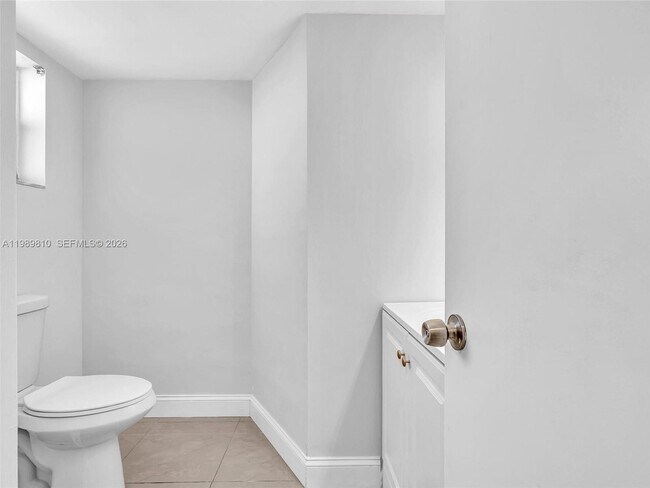 Building Photo - 1770 NE 191st St