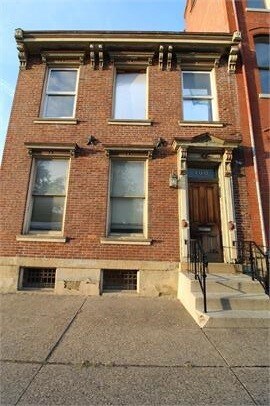 Building Photo - 104 E North Ave