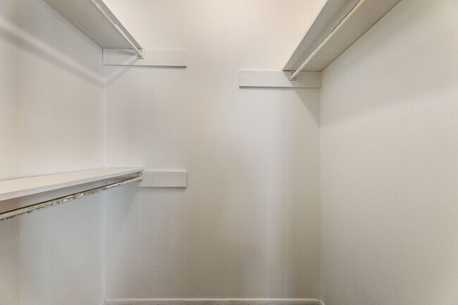 Building Photo - 15235 Heron Park Dr