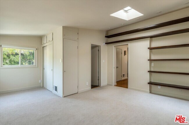 Building Photo - 2412 Canyon Oak Dr