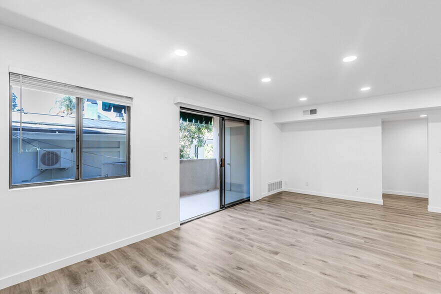 Building Photo - 4544 Colbath Ave