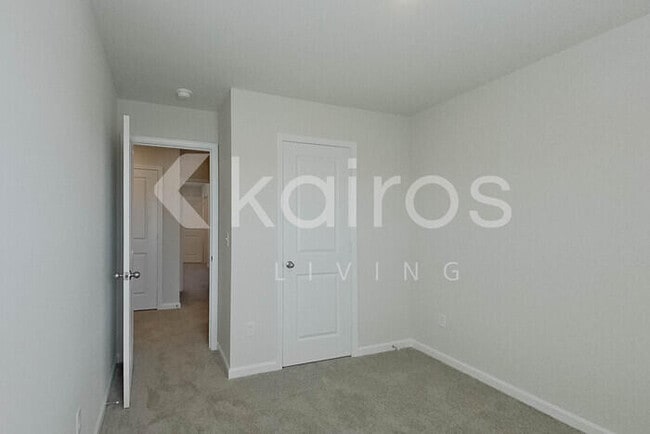 Building Photo - 2407 Banyan Cir