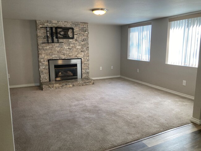 Building Photo - Spacious 4-Bedroom, 2-Bath Home with Daylight Basement, Large Yard & Two Fireplaces!.