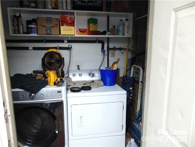 Building Photo - 3312 Circles End Cir