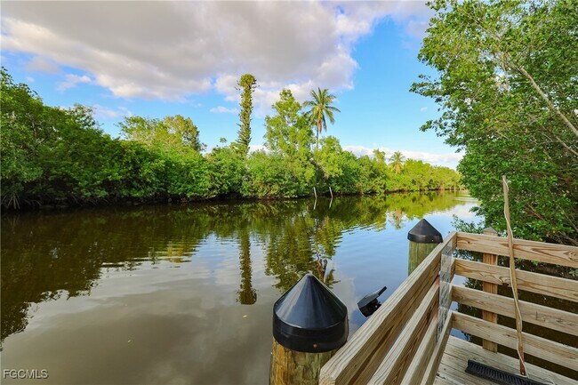 Building Photo - 1747 Beverly Dr