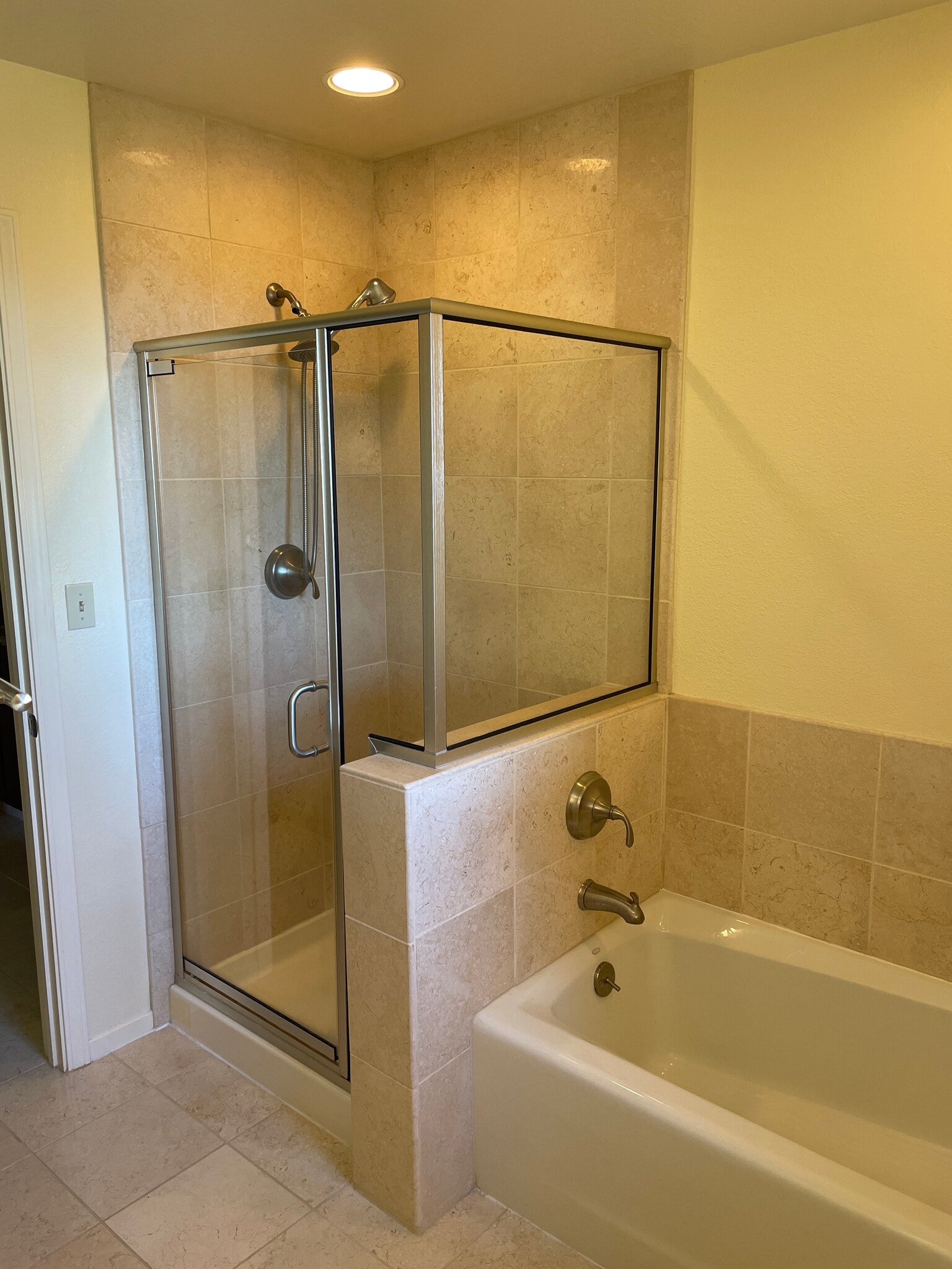 Building Photo - 2118 Pinehurst Ct
