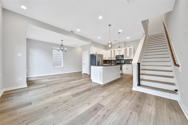 Building Photo - 6727 Parker Oaks Ln
