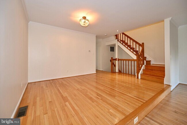 Building Photo - 1561 Templeton Pl