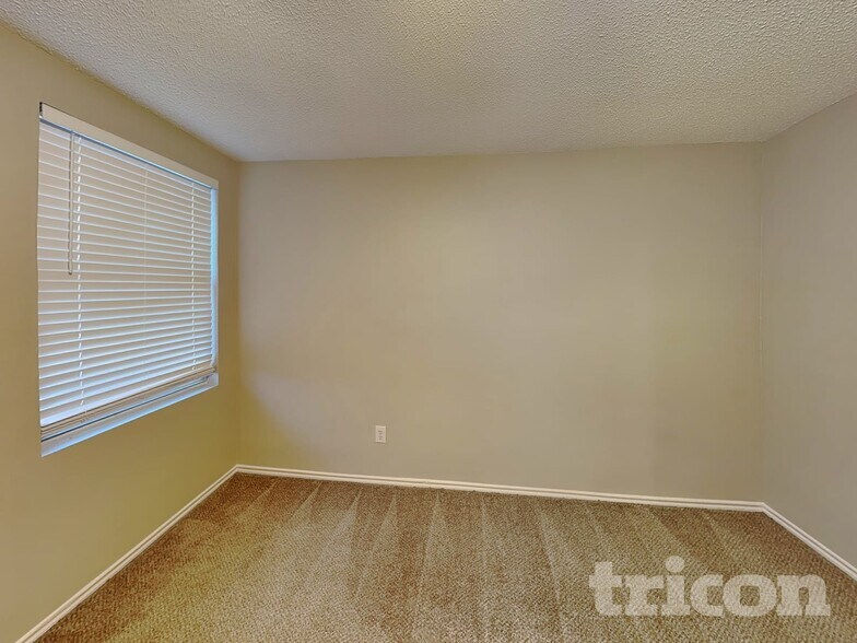 Building Photo - 2904 Crimson Clover Dr