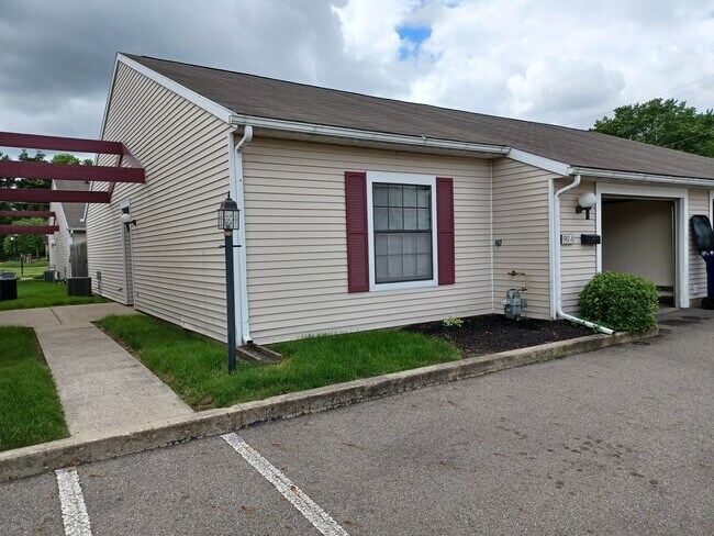 Building Photo - 582 Moull St