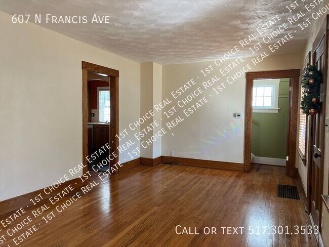 Building Photo - Charming 3-BDR 2-BTH House w/ Garage & Bas...