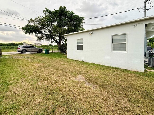 Building Photo - 26741 SW 139th Ave
