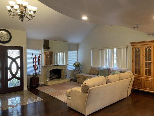 Building Photo - 3127 Stonybrook Dr