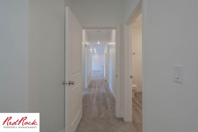 Building Photo - Spacious 3 Bedroom Unit in Desert Color With Pool & Lagoon Access