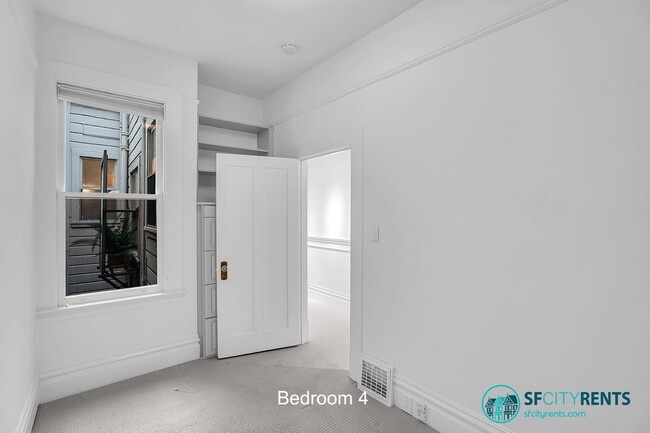 Building Photo - Sun-filled Presidio Heights Residence w/ Private Deck, Hot Tub & Garage Parking