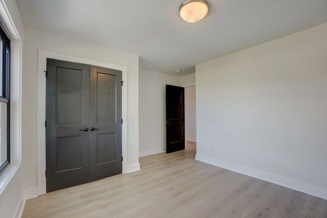 Building Photo - 1112 Pender St