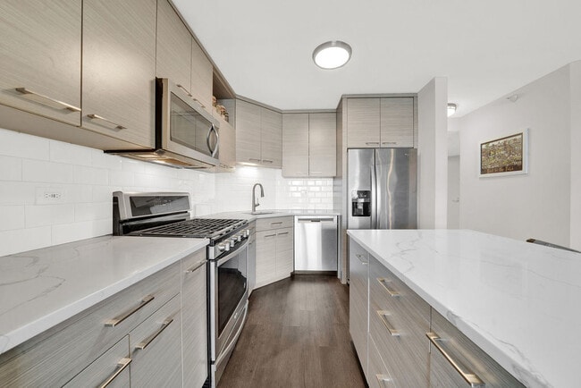 Building Photo - 545 N Dearborn St