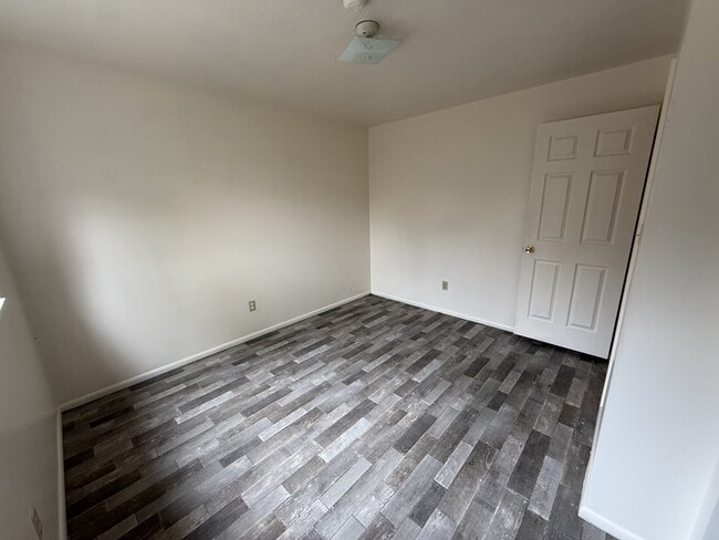 Building Photo - 445 E 800 N St