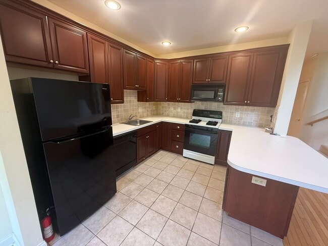Building Photo - 179 Mountain View Dr