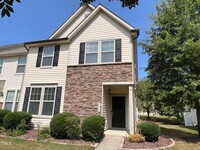 Building Photo - 4 Bedroom, 3 Full Bath End Unit Townhome i...