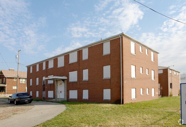 Primary Photo - 1656 E Livingston Ave