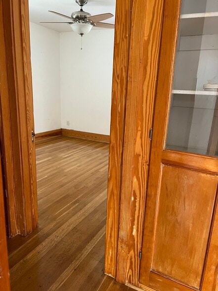 Building Photo - 560 29th St