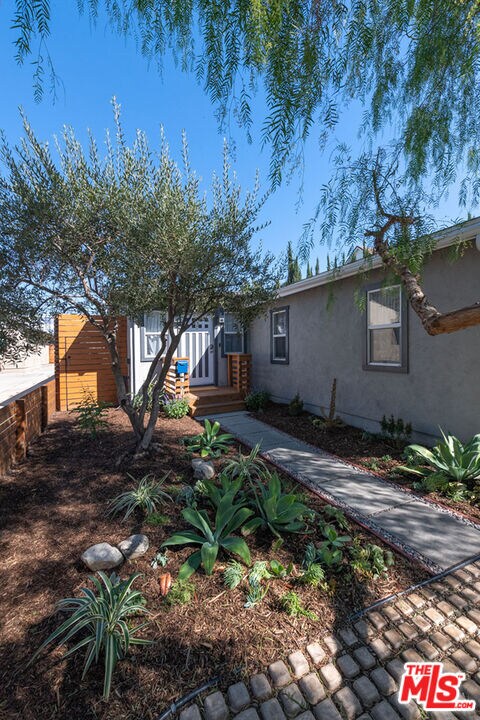 Building Photo - 5117 Lincoln Ave