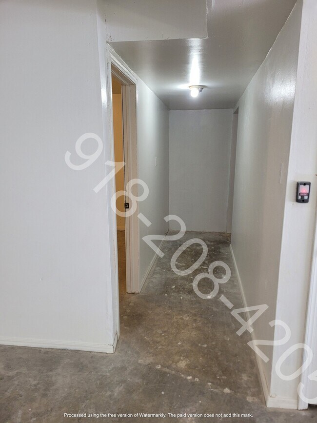Building Photo - 1601 N Hills Blvd