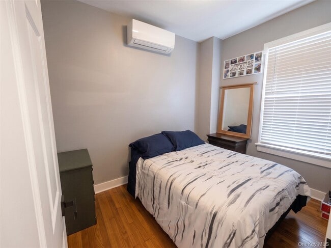 Building Photo - 52 Maple Pl