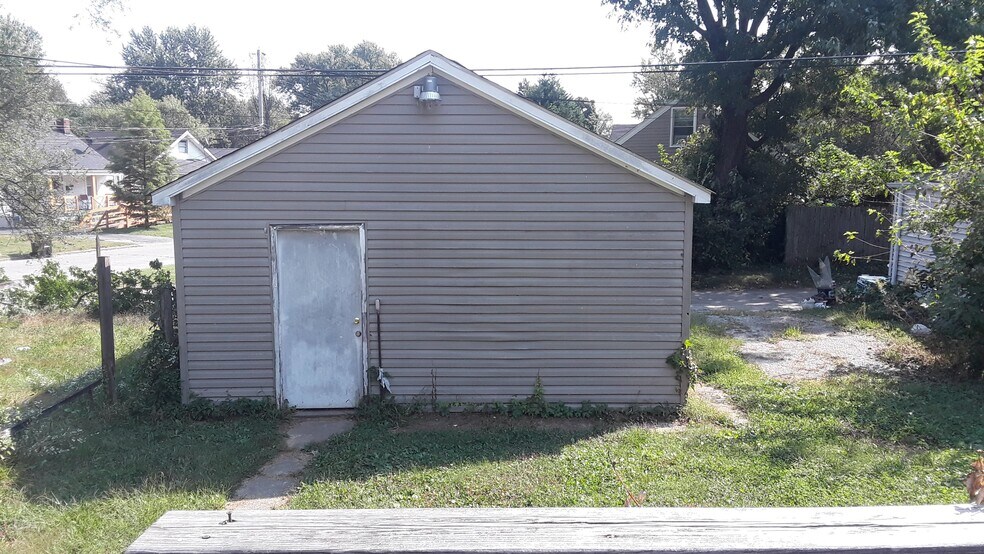 Garage rear entrance from house - 2305 7th Street Rd