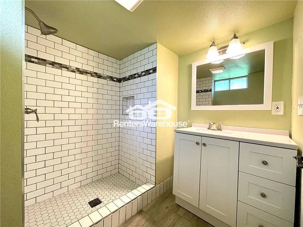 Building Photo - 5810 Francis Ave