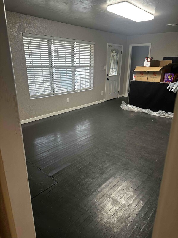 Building Photo - 1912 S Jordan Ave