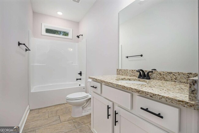 Building Photo - 138 Crestpoint Rd