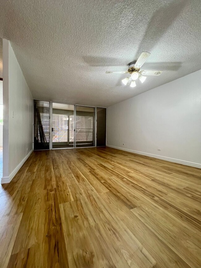 Building Photo - Convenient 2/2/1 with Lanai