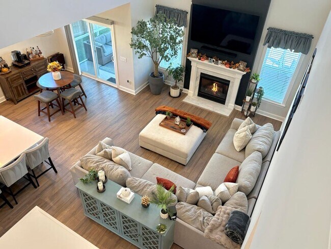 Building Photo - 3 Bedroom, 2.5 Bathroom Home in Oakley Pointe - Moncks Corner