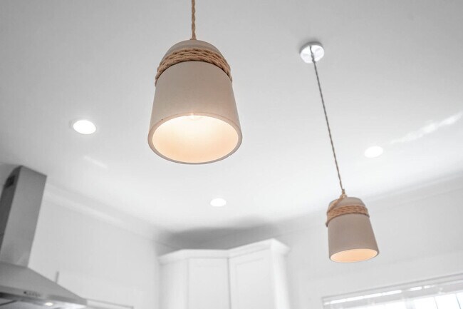 Building Photo - 2019 James St