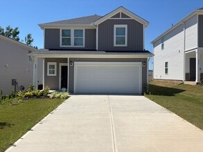 Building Photo - Beautiful Home with Space, Comfort & Modern Convenience